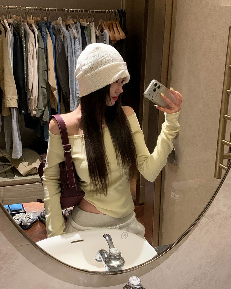 BEIDELLI（ベイデリー）の「[ORIGINAL] Pub Off-Shoulder Long Sleeve T-Shirt（Tops）」
