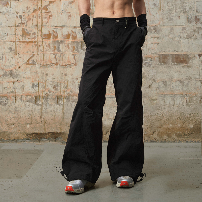 RELABEL 24SS ‘Traveller’ Two-tone Nylon Trousers With Split Drawstring And Linear Body Structure