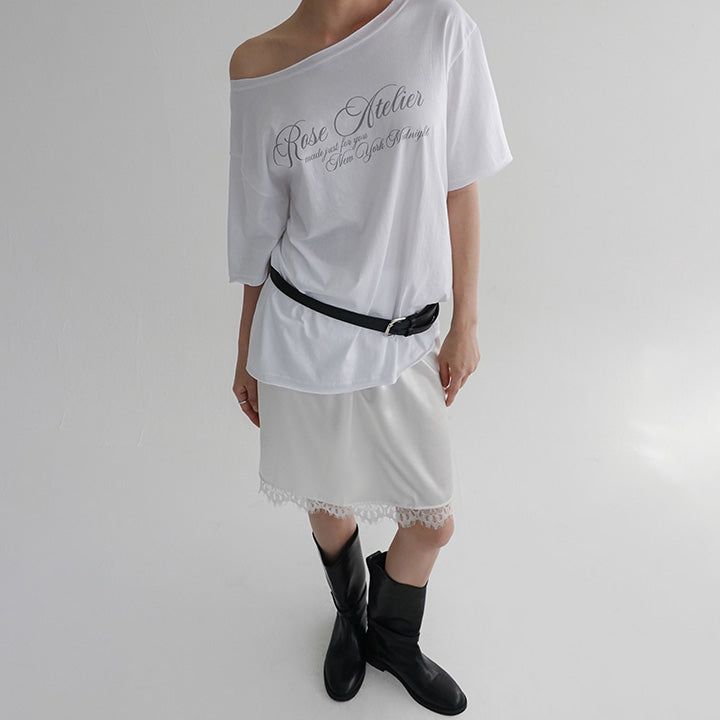 [Robbins] Lettering One Shoulder Short-Sleeved T-shirt - 3 color