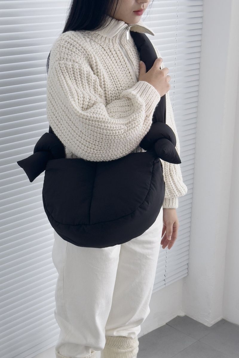 PILLOW CROSS BAG BLACK