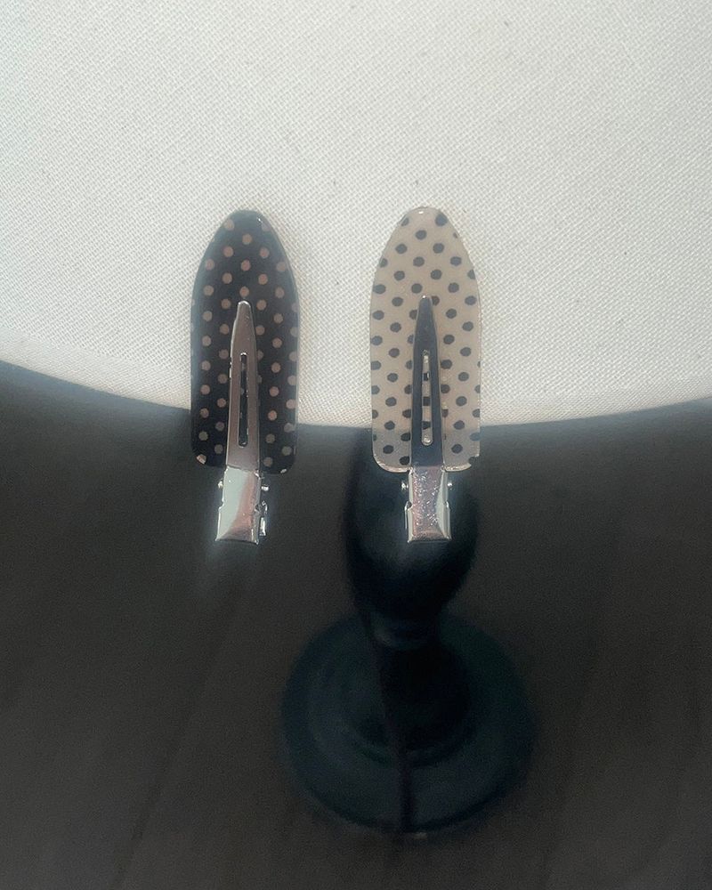 Meroon Dot Hair claw pin