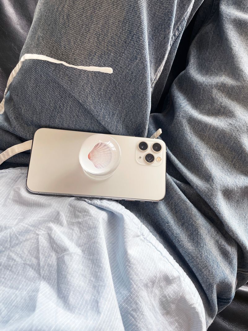 Atypical house（エイティピカル ハウス）の「[グリップトック] クラムシェル（Smartphone Accessories）」