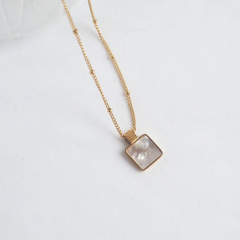 éclater（エクラテ）の「ウィケットシェルチャームネックレス（アクセサリー）」