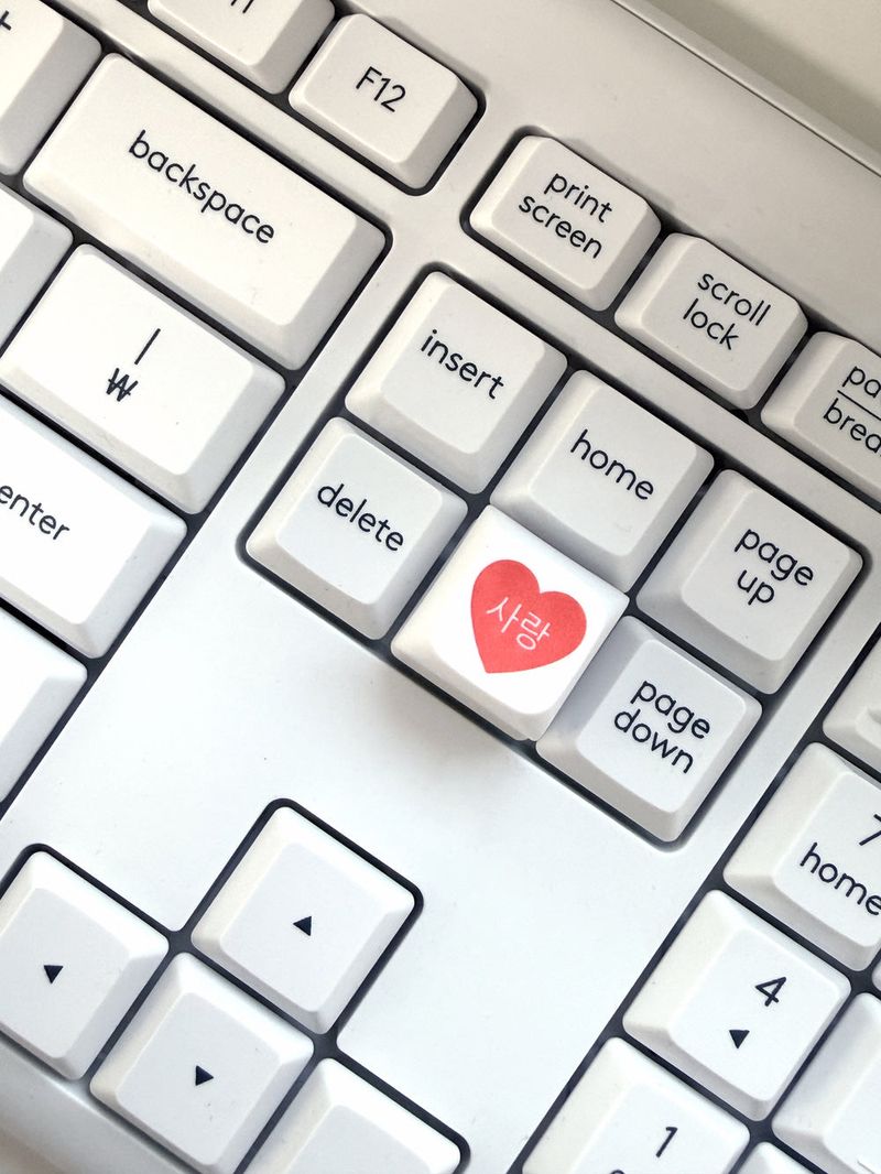 [withsome made] LOVE LED Keycap Keyring (Single Key)