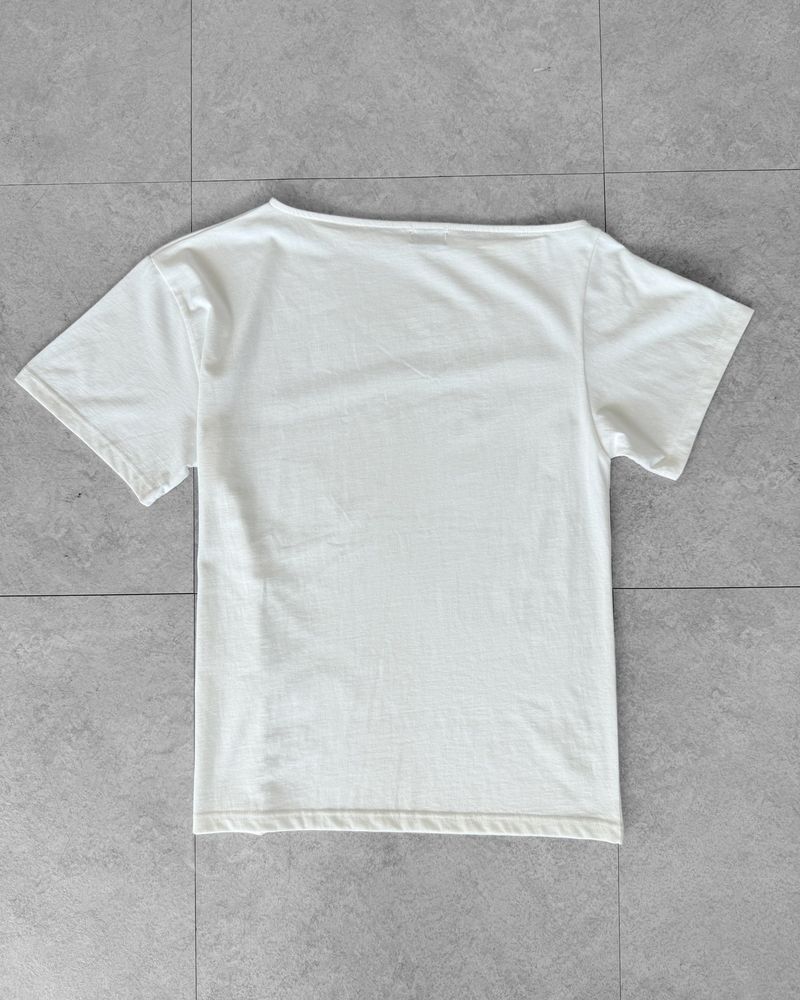 SLOW BUTTON OFF-SHOULDER T-SHIRT