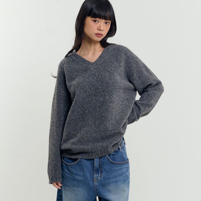 RAVEROUS（レイバロス）の「Soft Brushed V-Neck Knit Charcoal（Tops）」