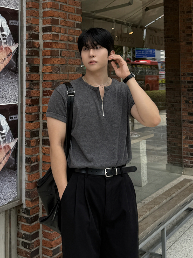Deek zipper henry-neck short sleeve knit