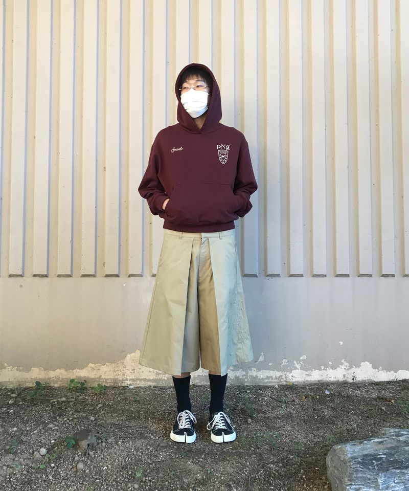 PLEATED BERMUDA SHORTS - BEIGE