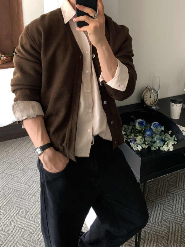 LOOKPLE（ルックプル）の「 Deface Daily Semi-Cropped V-Neck Overfit Cardigan（Tops）」