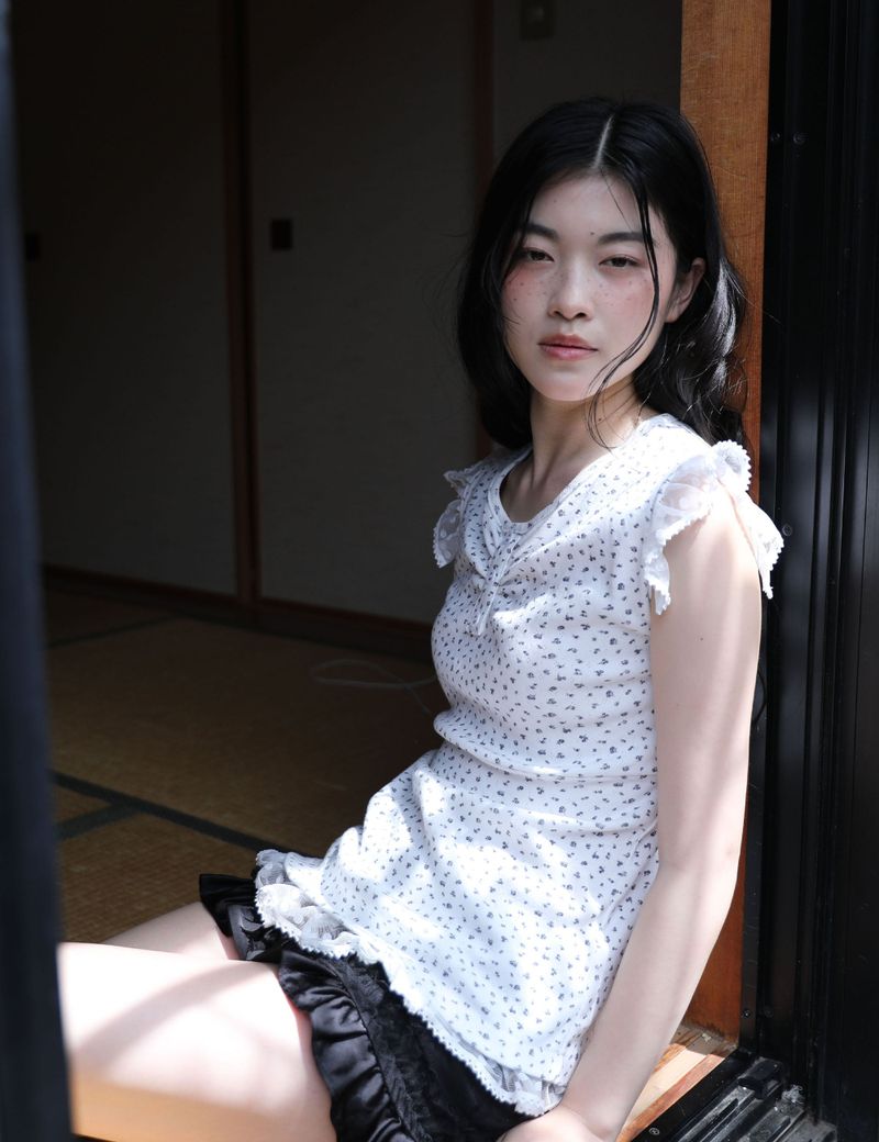 UGLYSHADOW（アグリーシャドウ）の「FLOWER LACE SLEEVELESS(WHITE)（Tops）」