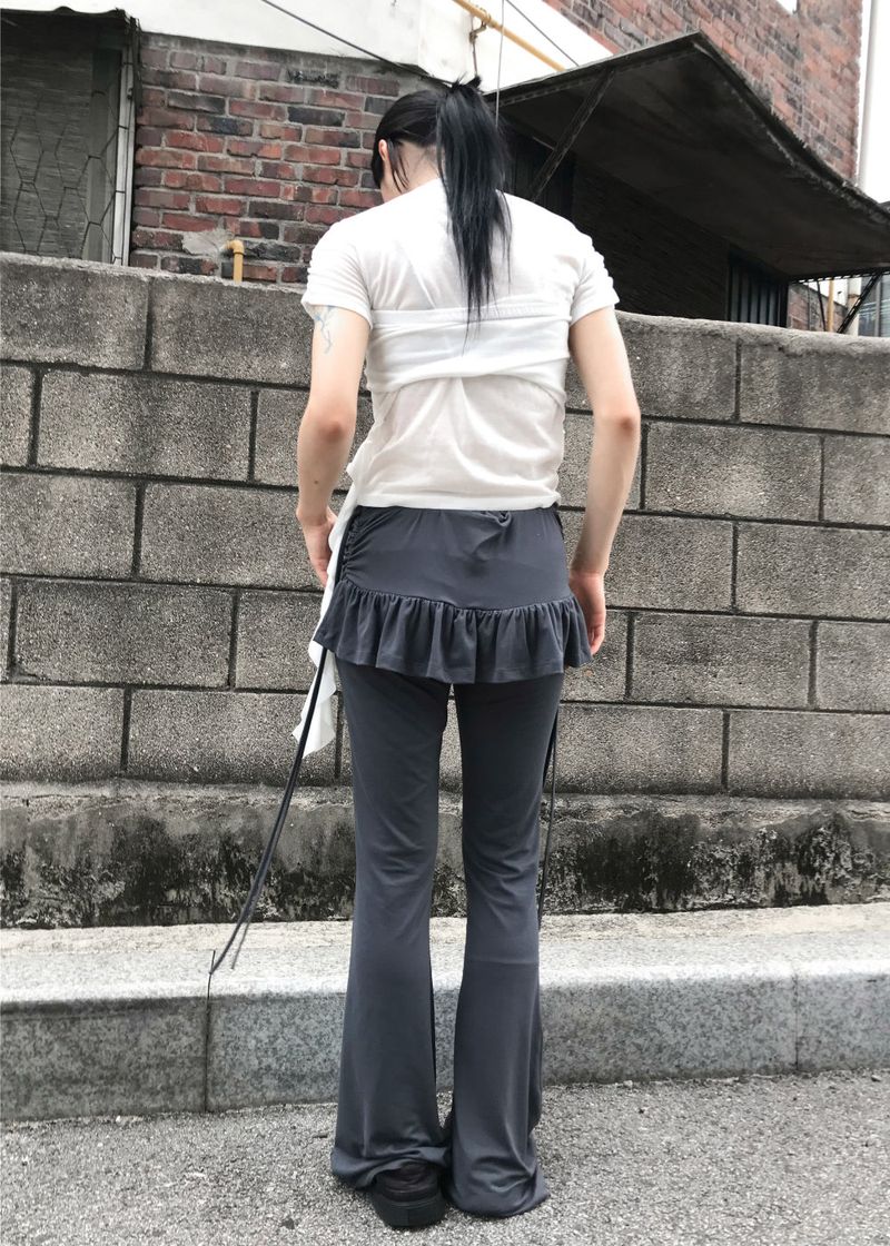 RUFFLE ON PANTS
