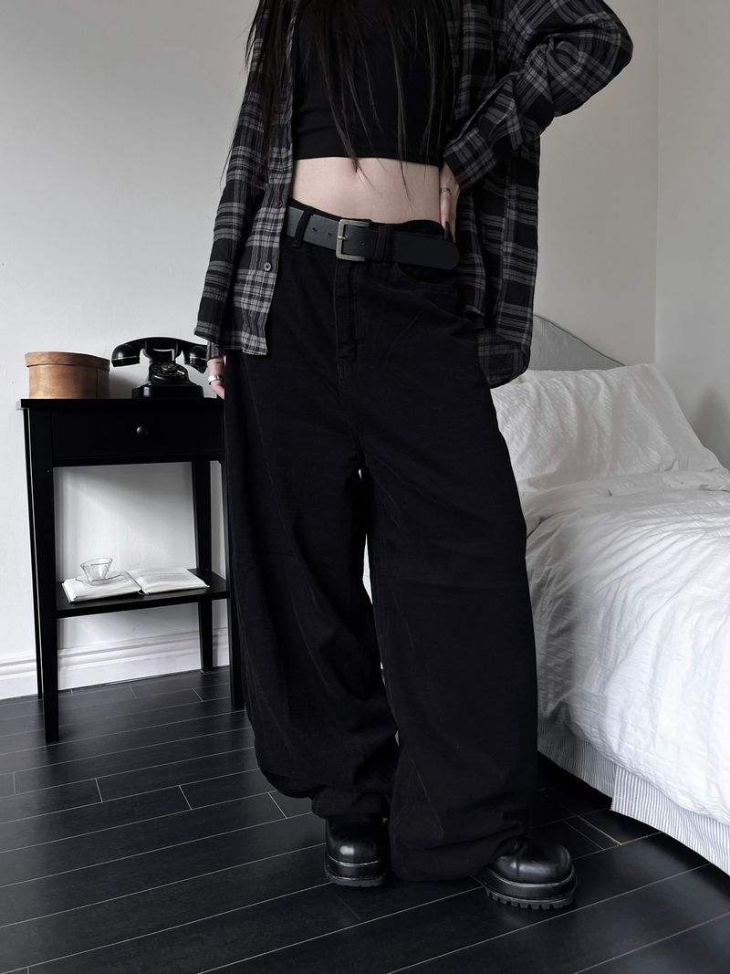 overfit velvet wide pants