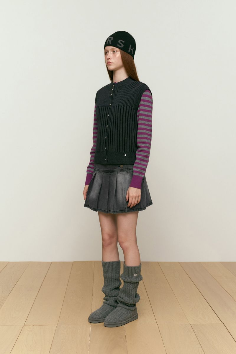 CHERRY CAP SLEEVE KNIT VEST [BLACK]