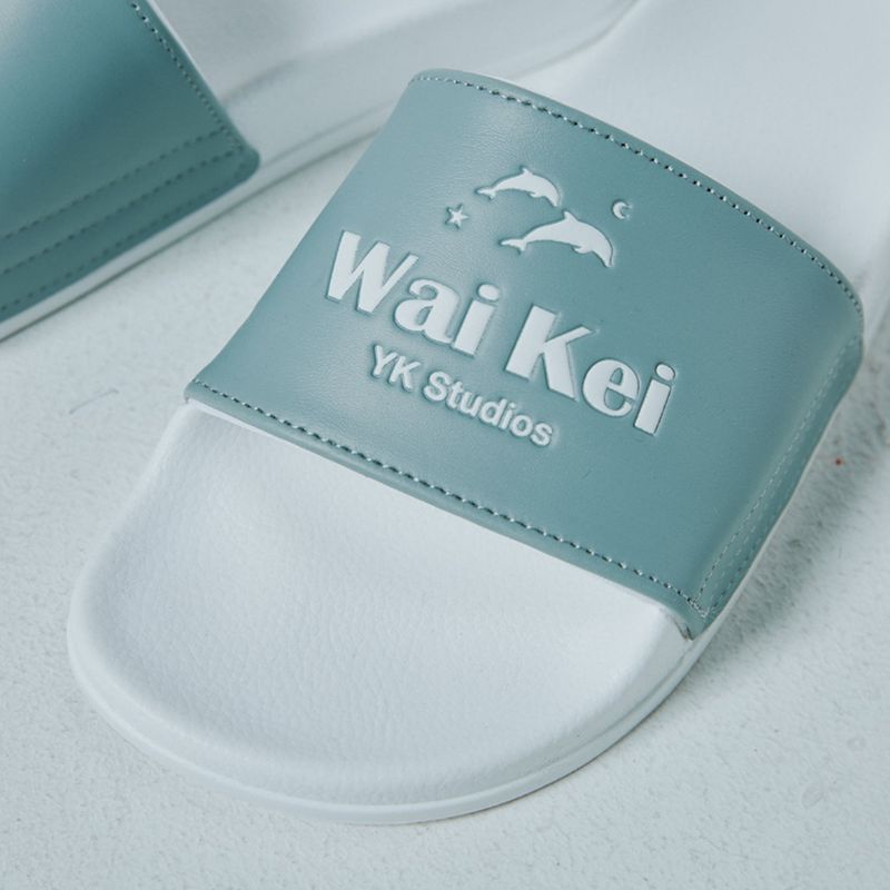 Logo slipper