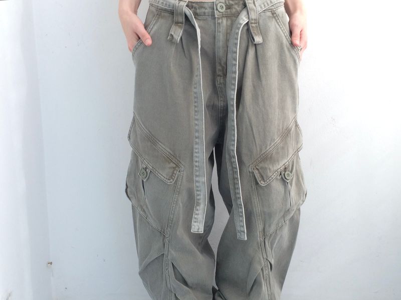 Pocket cargo strap pants
