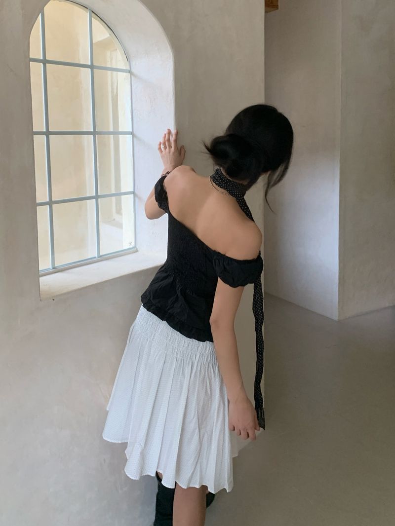 Muse Cap Shirring Two-way Off-Shoulder Blouse