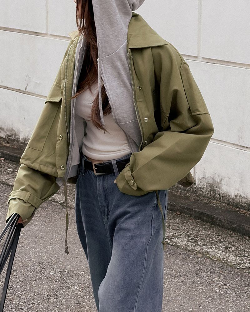 Use cropped field jacket