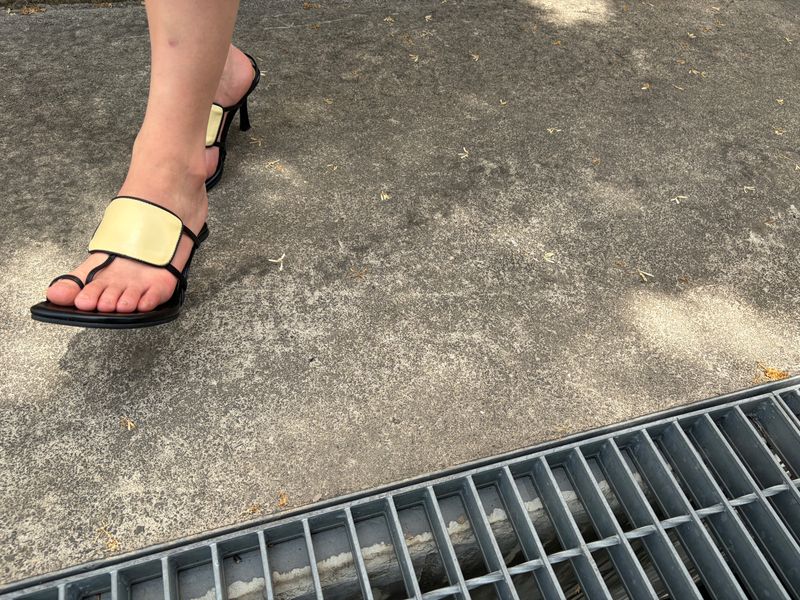line strap slingbacks