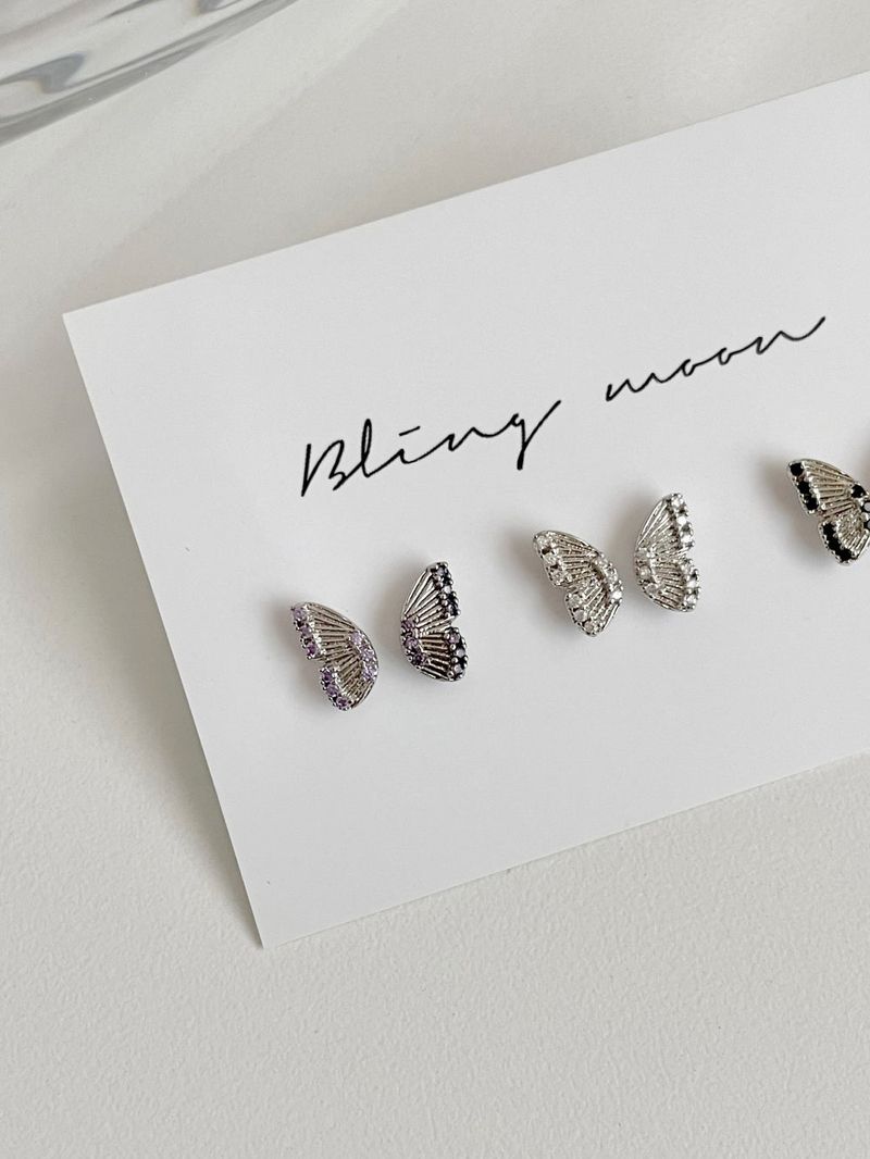 Blingmoon（ブリングムーン）の「シャイバタフライピアス / 3カラー（アクセサリー）」