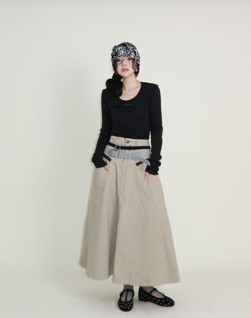 open stud U-neck round long-sleeved T-shirt