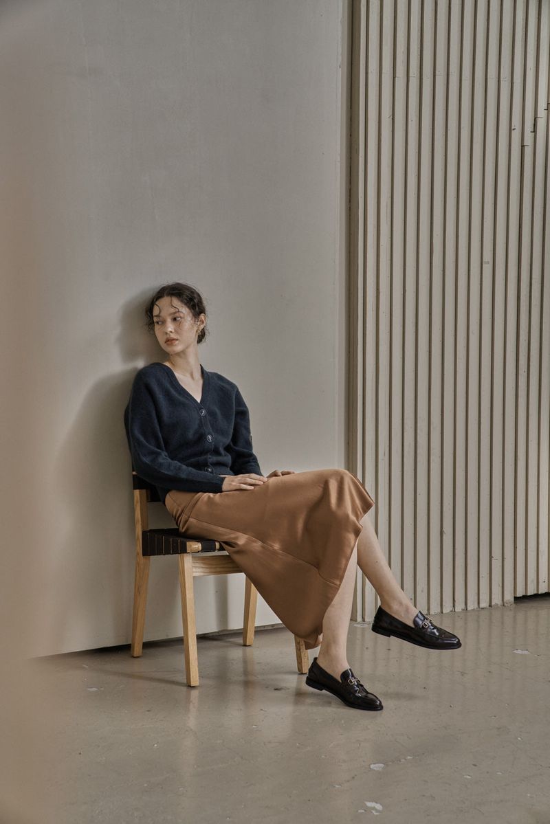 V BUTTON CARDIGAN_SMOKE
