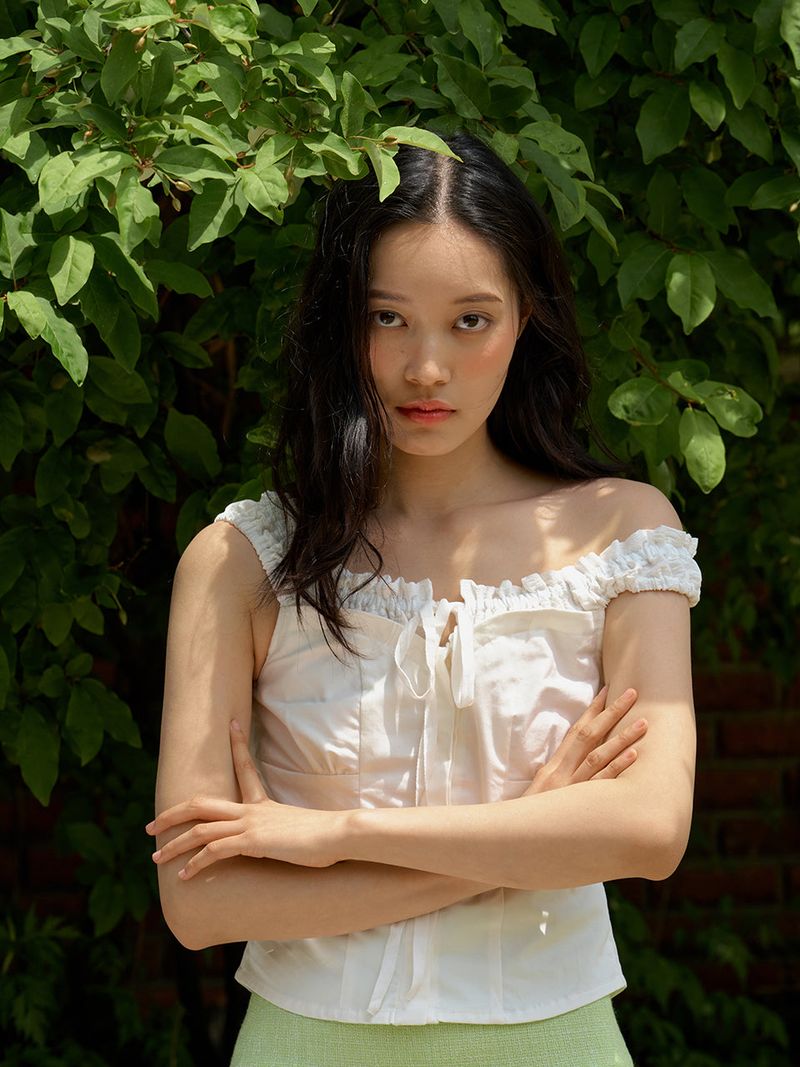 Shirring bustier blouse (White)