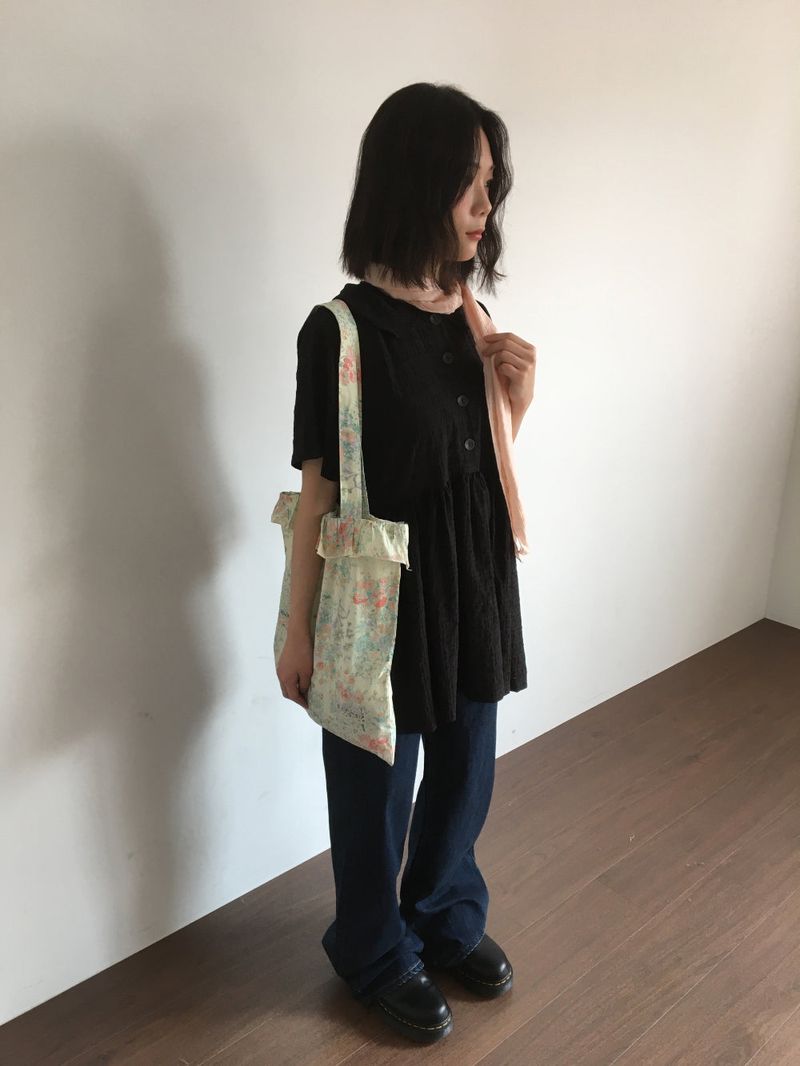 Flor Frill Shoulder Bag  (1color)