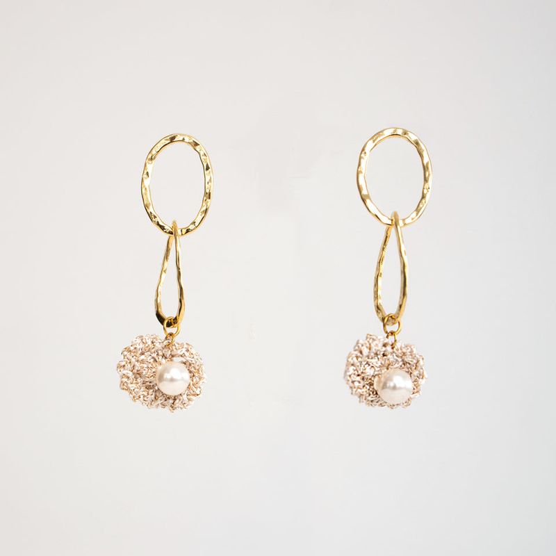 Oval link knit pendant drop earring