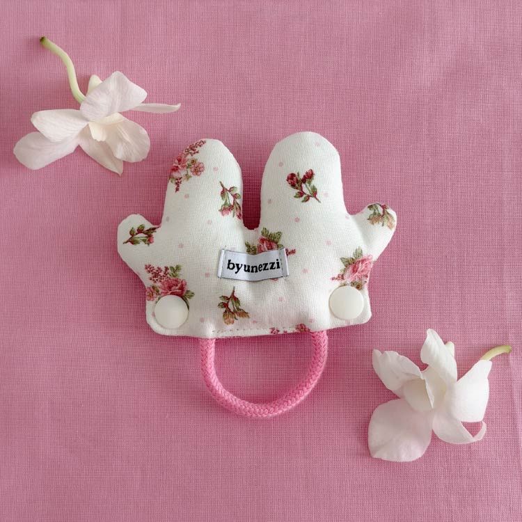 byunezzi（ビョネッジ）の「[MADE] オーベンミットシャぺードウィレッドイヤフォンラップキーリング (Rose)（トイ/キーホルダー）」