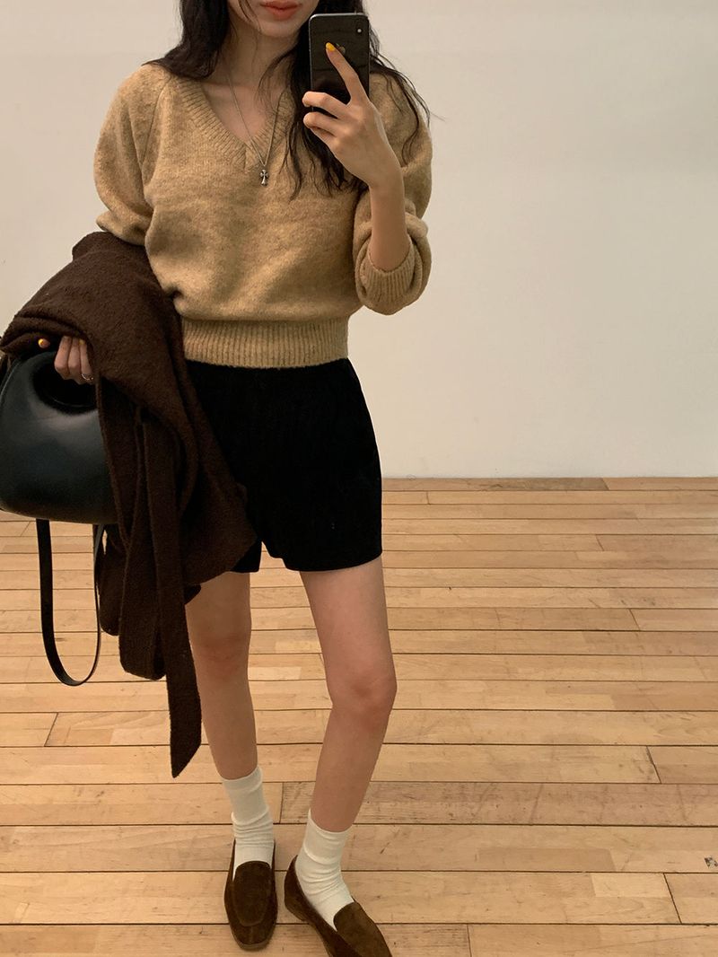 [MADE] Magita Wool V Cropped Knitwear