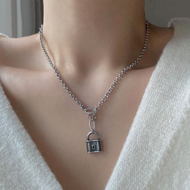 mal Lock Bold Chain Necklace