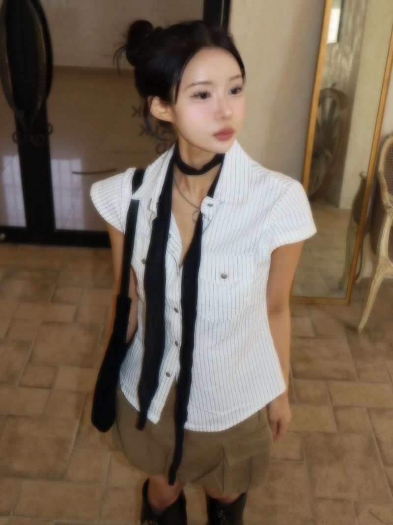 Cost Two Pocket Emboss Stripe Half Shirt
