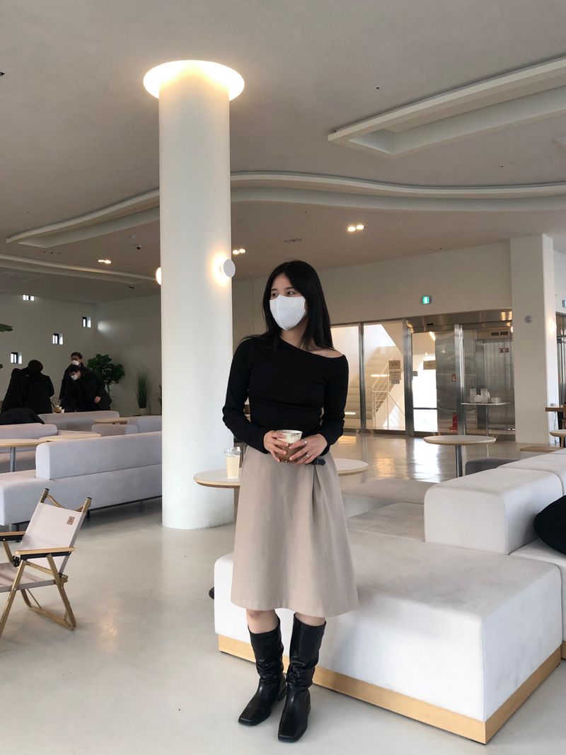 Square wrinkle middle boots 