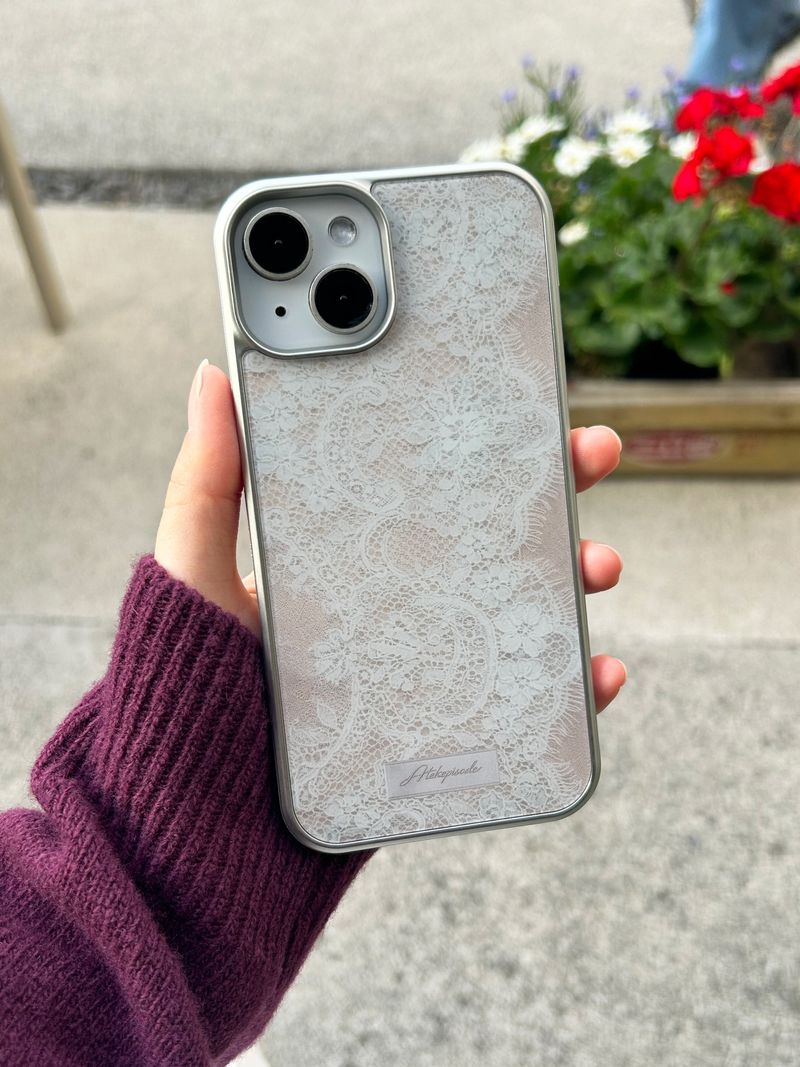 Nudy Lace Magsafe Silver Glass Bumper Case
