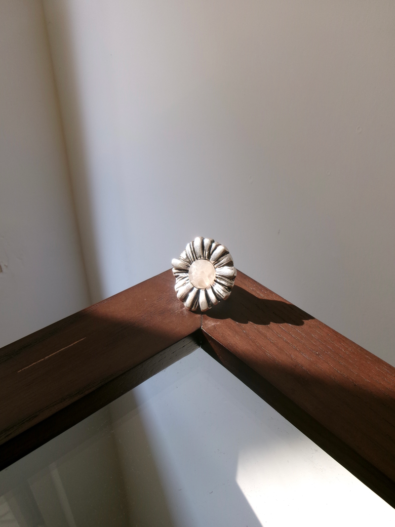Kairosroom（カイロスルーム）の「Sunflower Ring（Accessories）」