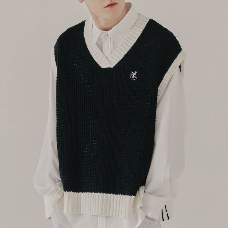 ROMANTIC CROWN（ロマンティッククラウン）の「WAFFLE KNIT VEST_BLACK（Tops）」
