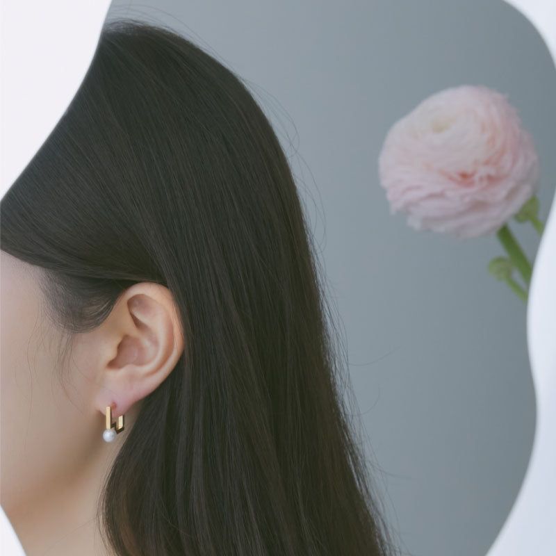 BONAFIDE JEWELRY(ボナファイドジュエリー)の「Pearl Square Hoop Earrings(Accessories)」