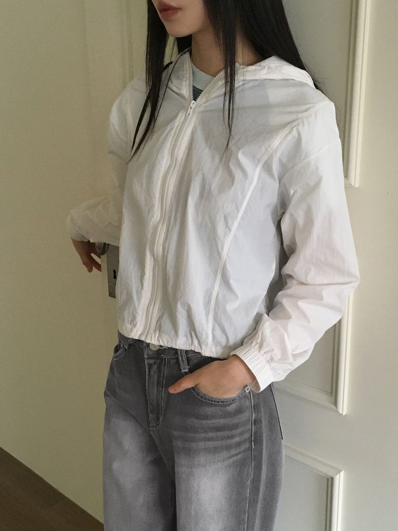 Alka cut crop hood windbreaker jumper