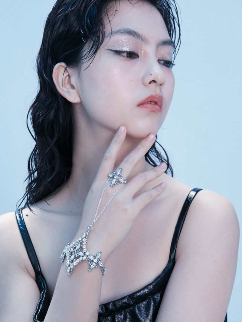 CrystalHand Chain Bracelet-"Radiant" Collections