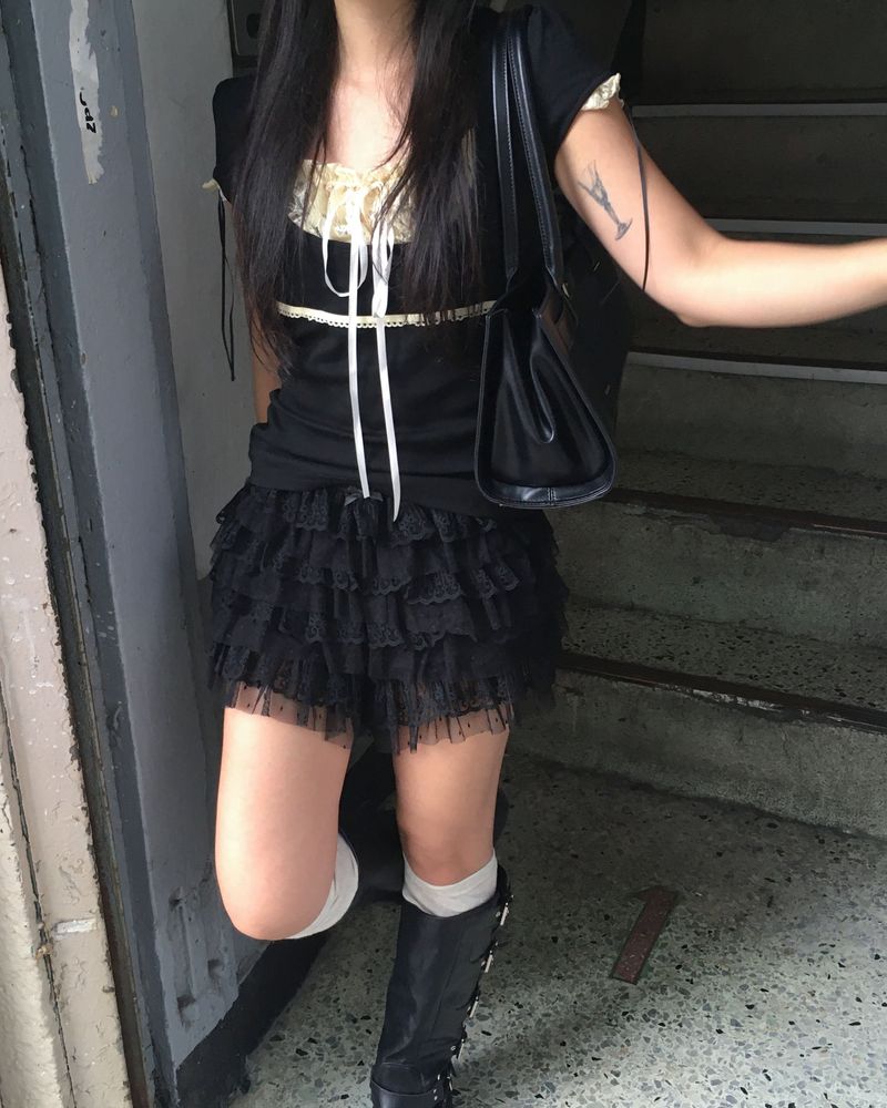 Vanilla lace shorts