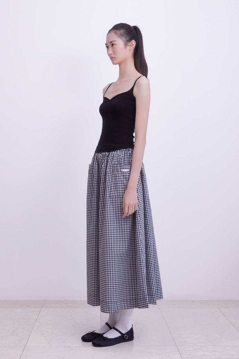 Gingham check pocket shirring Long skirt (BLACK)