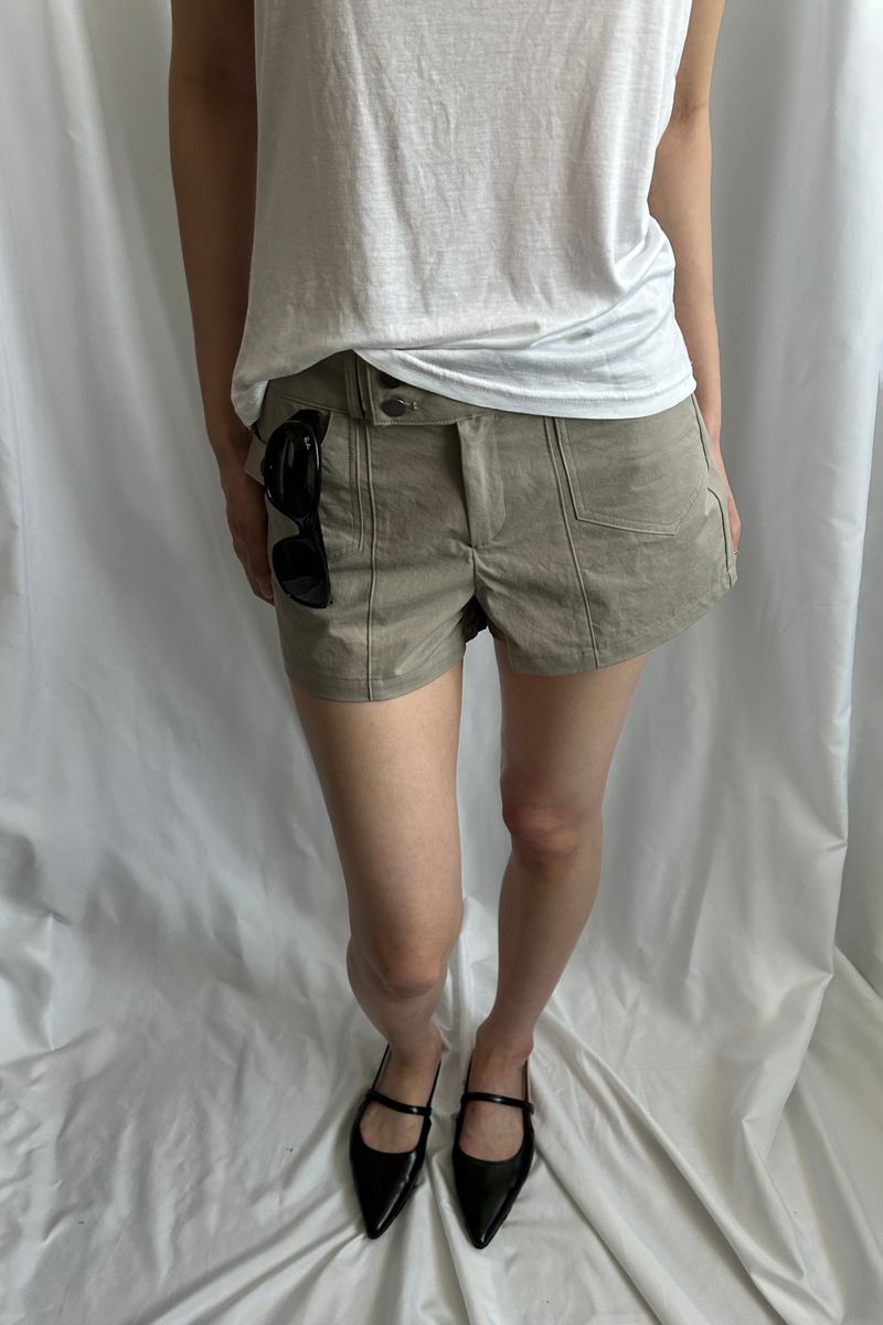 LOW POCKET SHORTS [Beige]