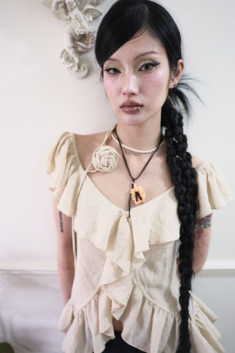 Rose corsage frill top (Black/Beige)