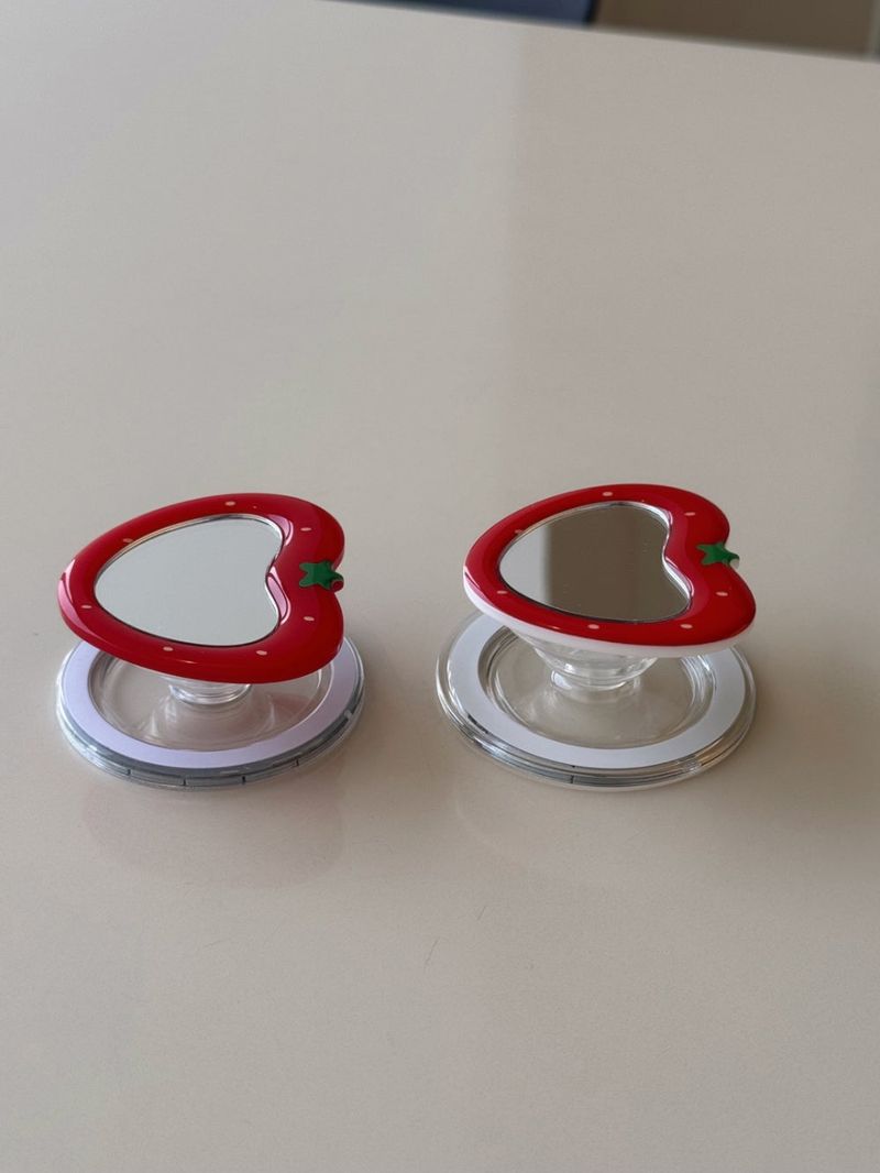 Strawberry Mirror MagSafe tok