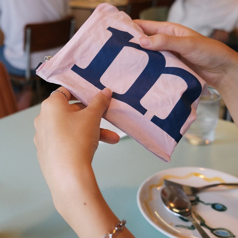 minmin（ミンミン）の「カラーポーチ グアバ グアバ（スマホグッズ/小物）」