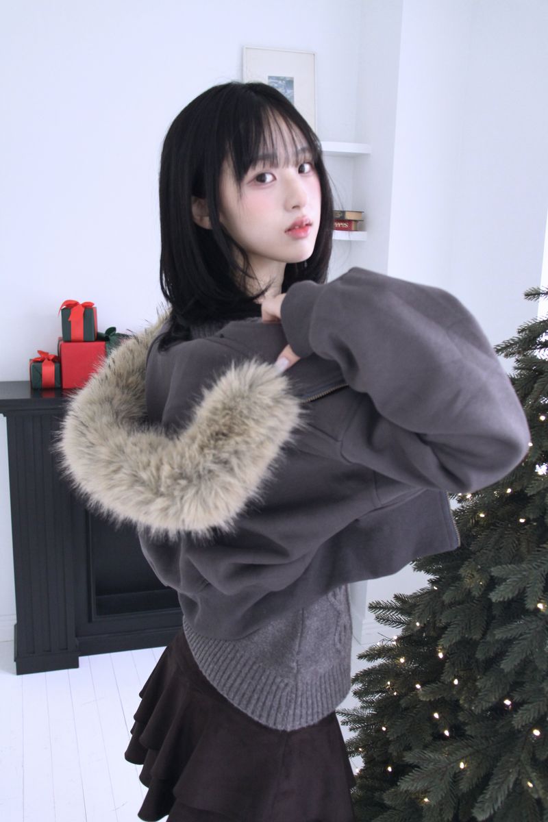 Cropped Fur Hooded Zip-Up (2color)