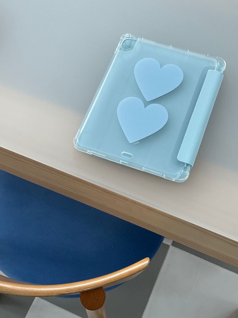 ovethings（オブシング）の「ブルーハートipadケース（スマホグッズ/小物）」