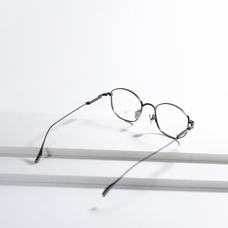 Knouun polygon titanium glasses CODE. 102. E Black N Gray