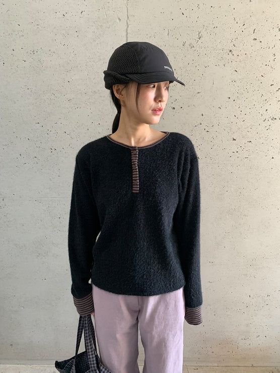 Hom Hairy Button Color Matching Knit Tee