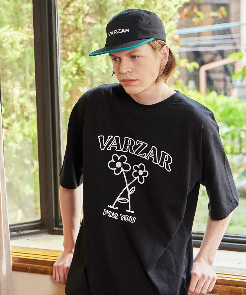 VARZAR(バザール)の「Flower T-Shirts Black(Tops)」